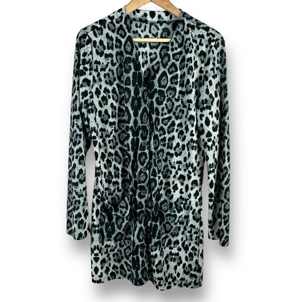 Boutique Women's Size L Button Front Cardigan Gray‎ Leopard Print Lightweight